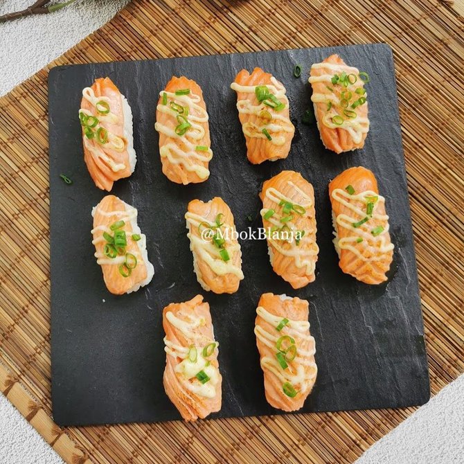 9 Cara Membuat Sushi Yang Mudah, Lumer Di Mulut Dan Bikin Nagih - Plus ...