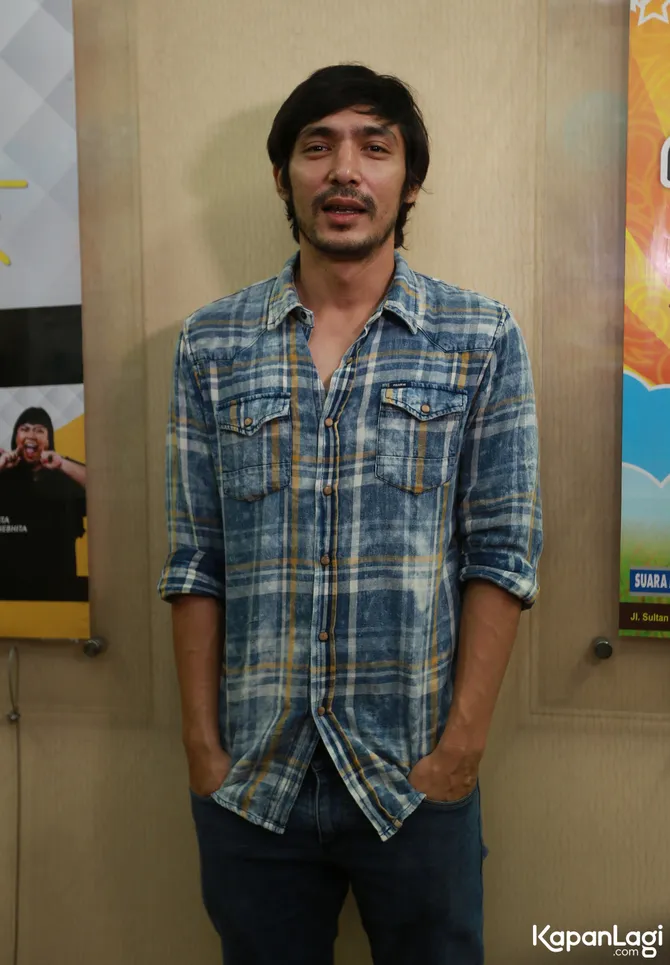 mundur jadi aktor, ini dia alasan abimana aryasatya