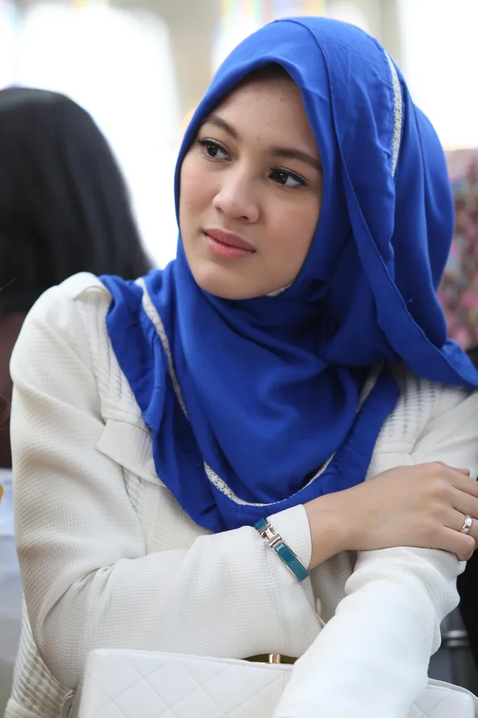 Oki Setiana Dewi | 6 Pesinetron Cantik Indonesia Ini Lebih Pintar Dari