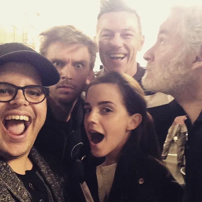 emma watson selfie bareng pemain \'beauty and the beast\'