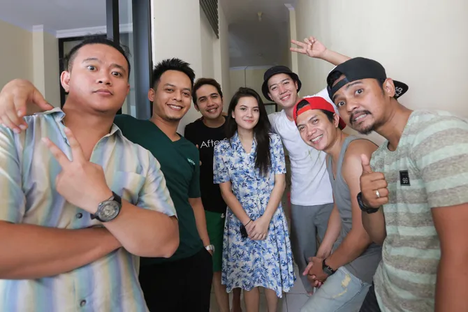 Bukan El Rumi, Marsha Aruan Lengket Dengan Gitaris 