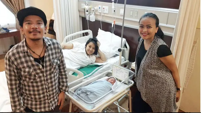 sedikit meleset dari prediksi, chua kotak lahirkan anak pertama