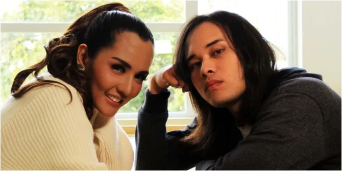 ingin ubah nasib, anak deddy dores diajak duet oleh penyanyi cantik ini