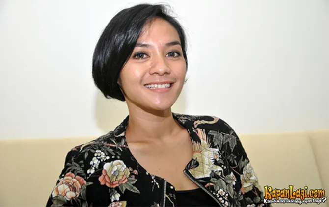 lewat youtube, enno lerian kenalkan lagu-lagunya pada anaknya