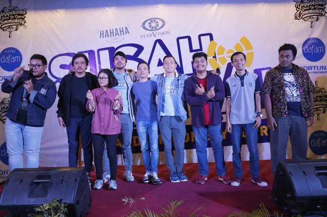 SUSAH SINYAL STAND UP COMEDY TOUR berhasil mengocok perut 