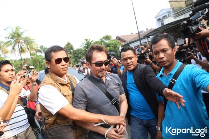 kasus senpi aa gatot, polisi bakal panggil nadine chandrawinata?