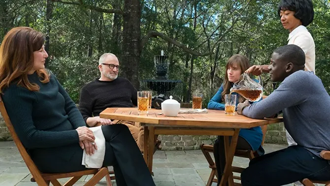 sinopsis \'get out\', pertemuan pertama dengan calon mertua dan berakhir tak terduga