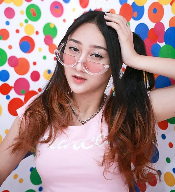 sandrina indonesia mencari bakat 3 bikin populer goyang dua jari
