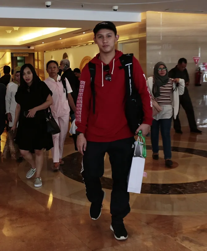 sudah punya pengalaman dari sang kakak, jevin julian akui tak kesulitan asuh anak