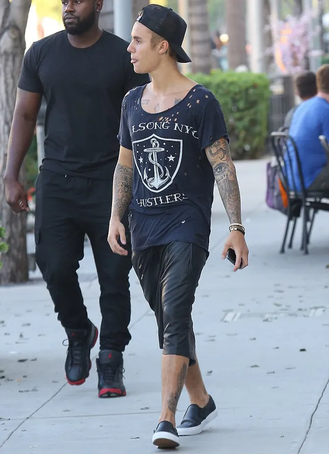 [foto] justin bieber pakai baju \'compang-camping\', keren?