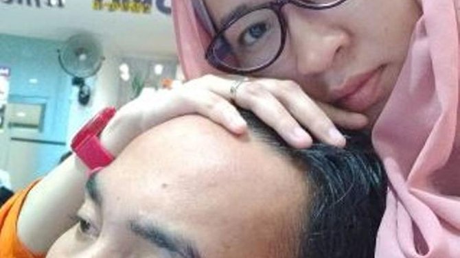 suami harus jalani tes darah karena sakit, okie agustina setia menemani