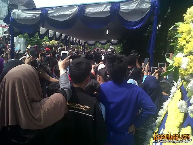 sudah dimandikan, jenazah olga siap diberangkatkan ke makam