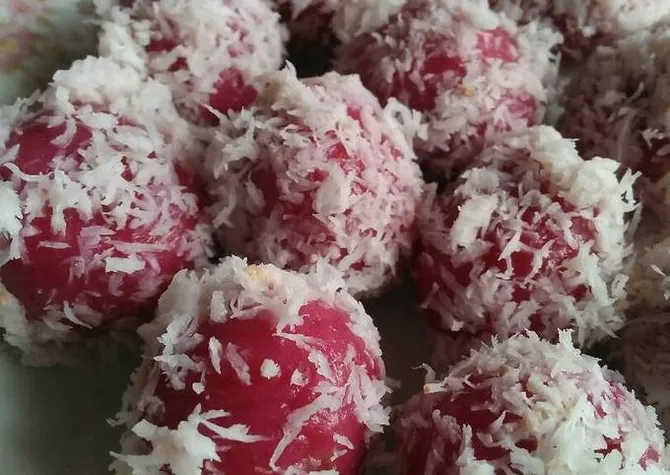 Klepon Buah Bit (credit: Cookpad/Crekinagara)