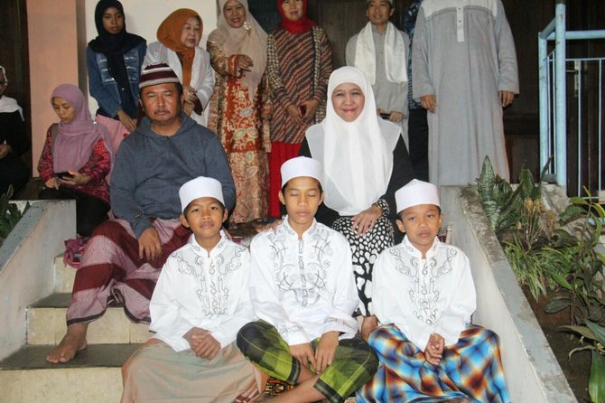 foto: ayah marshanda nyantri di pesantren bahrul maghfiroh malang