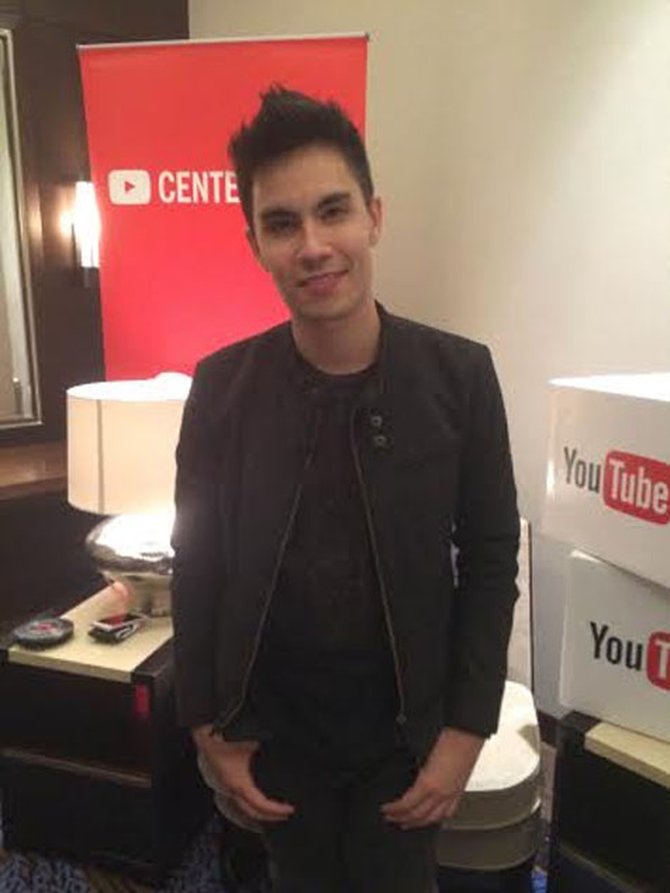 buka konser bon jovi, sam tsui latihan vokal di kamar mandi!