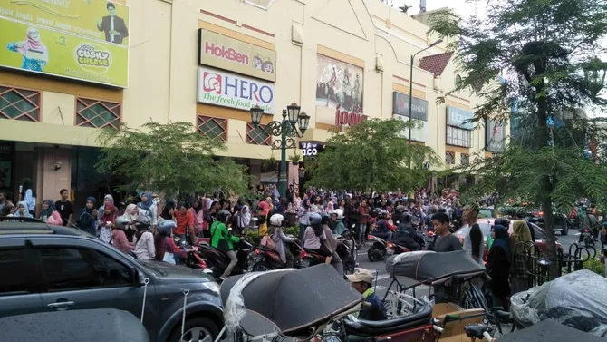 Fans Super Junior & TVXQ Memadati Kawasan Malioboro. Credit: twitter.com/gyvmings