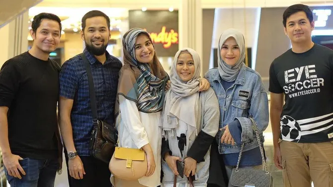 pertemanan \'mewah\' ala teuku wisnu - tommy kurniawan
