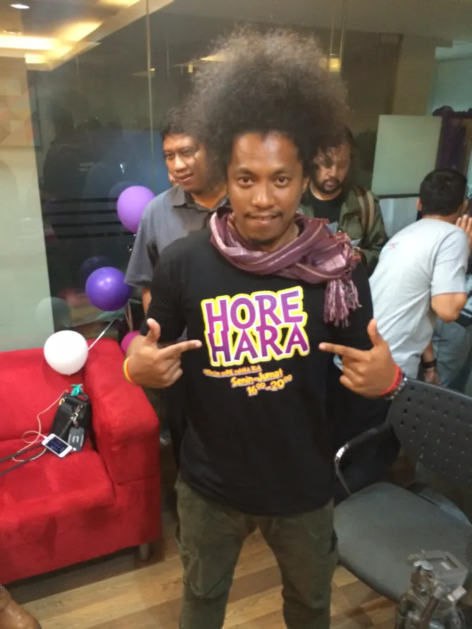komika arie kriting, tertantang bawakan stand up comedy di radio