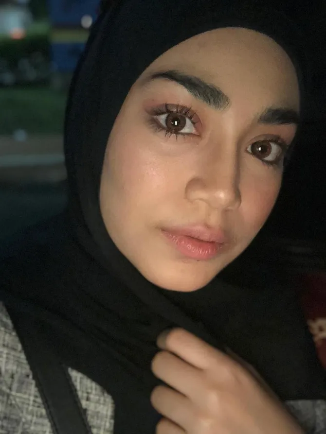 uyaina arshad jadi pemenang puteri muslimah asia 2018, ini 6 pesona yang bikin kagum
