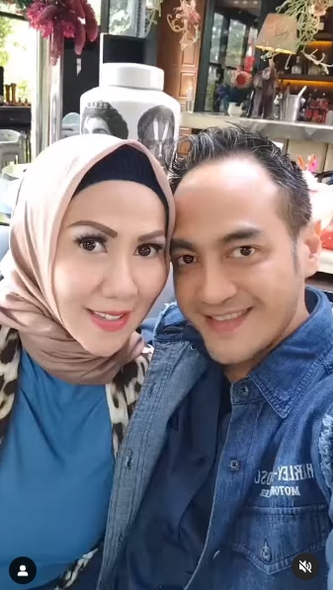 Adu gaya Lesti Kejora vs Dinda Hauw gunakan tas Hermes ratusan