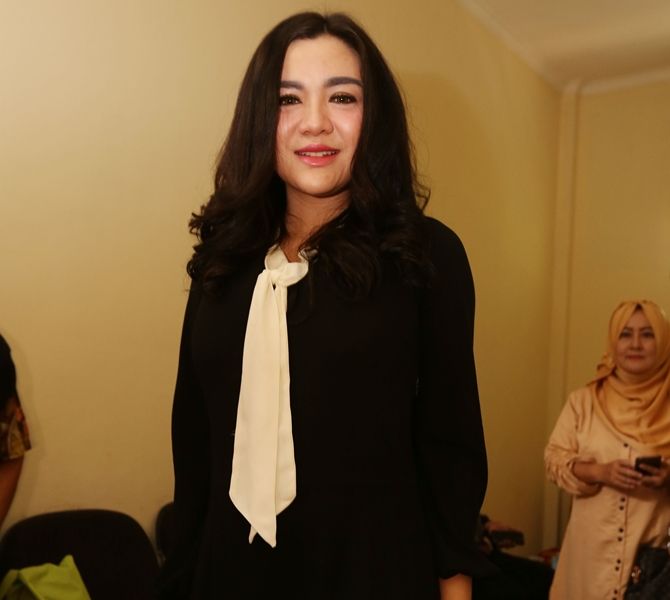 hadir di persidangan, vicky shu terisak ingat kondisi jamaah first travel