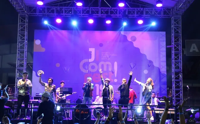 jicomfest 2019 di j trust bank stage kolaborasi apik musik dan komedi 4