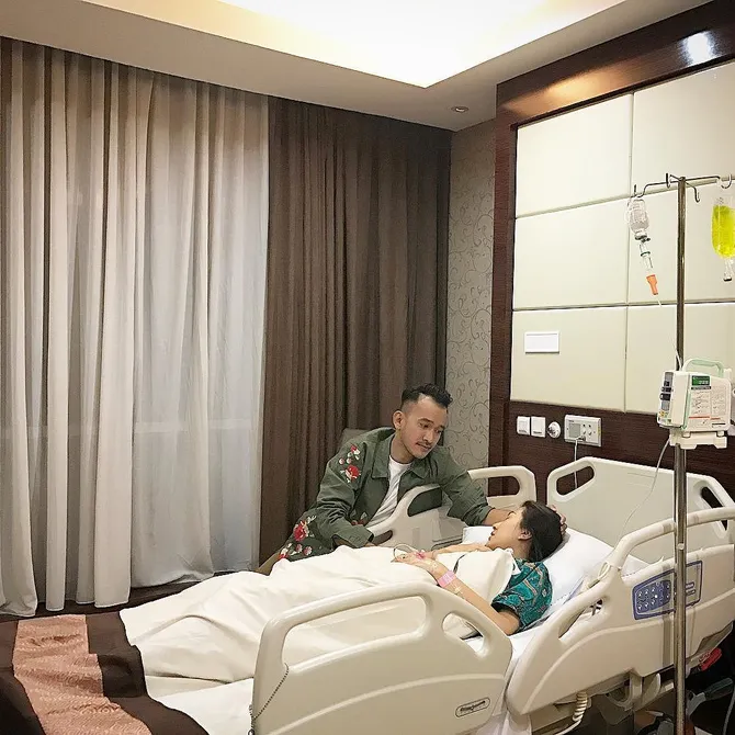 70 Koleksi Gambar Orang Nunggu Di Rumah Sakit HD Terbaru