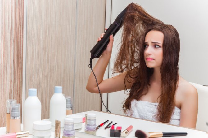 19 Cara Mengatasi Rambut Mengembang, Kenali Juga Penyebabnya - Plus ...