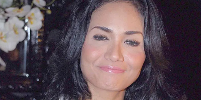 Lupakan Anang, Krisdayanti Menyendiri