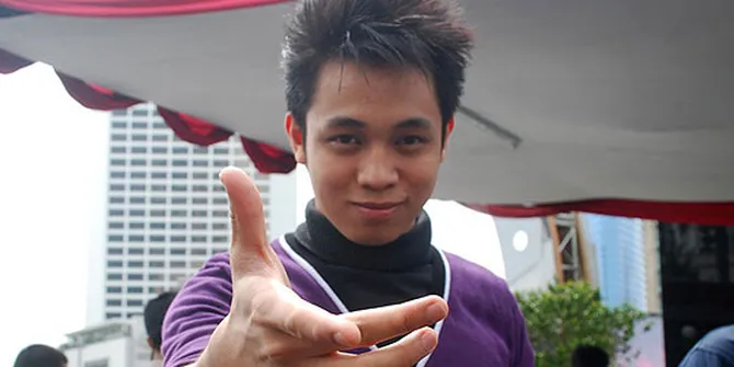 Russel Miracle: Titi DJ Menggebrak