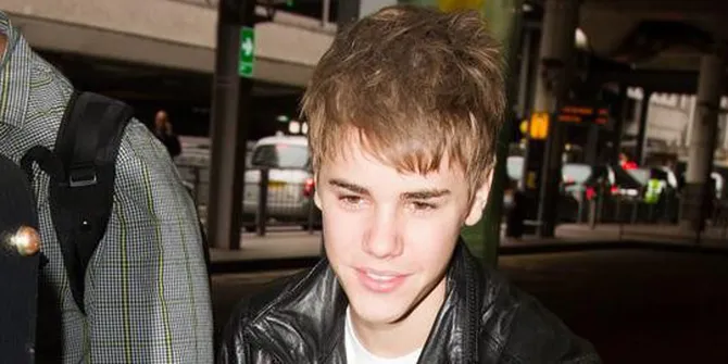 Ulah 2 Fansnya, Justin Bieber Tidur di Bus Tur