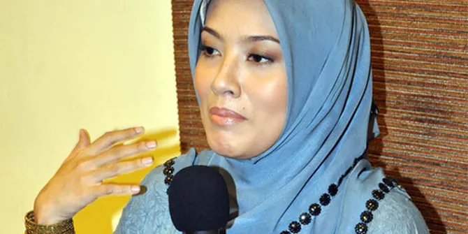 Elma Theana Sayangkan Artis Pamer Keseksian Elma Theana Sayangkan Artis Pamer Keseksian