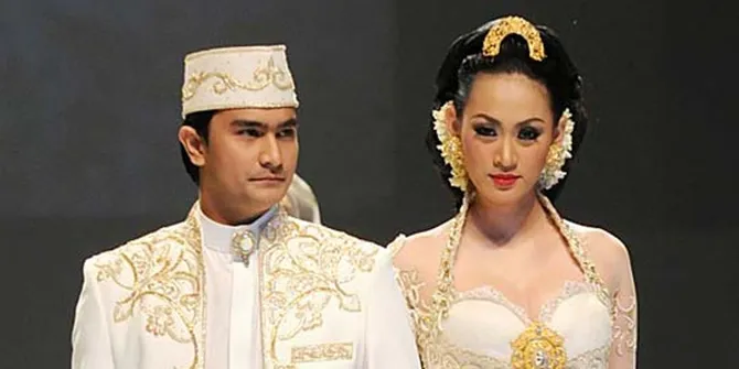 Sandy Syarif - Phylsa Idroes Fitting Baju Pengantin 