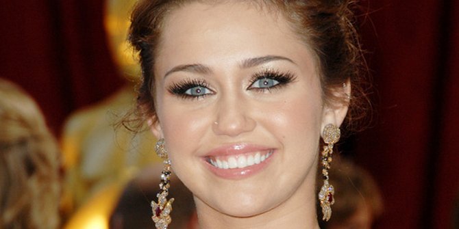 Dukung Kaum Gay Miley Cyrus Bikin Tato KapanLagi com