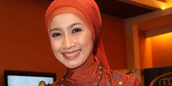 Desy Ratnasari: Jilbab Bukan Penghalang Rizki! - KapanLagi.com