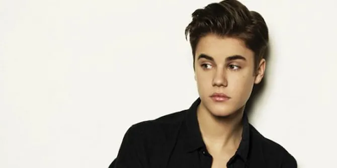 Tiup Lilin, Rambut Ibu Justin Bieber Malah Terbakar