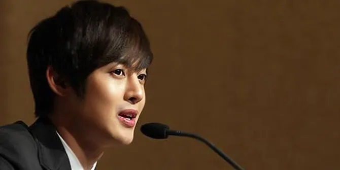 Kim Hyun Joong Ikuti Jejak Michael Jackson