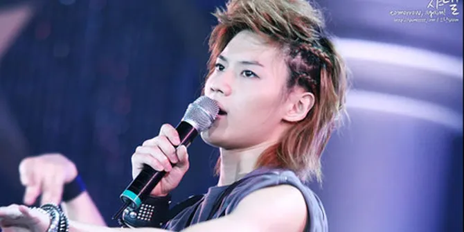 10 Artis Pria K-Pop Dengan Gaya Rambut Terunik 