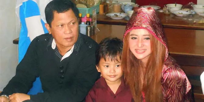 Mudik Lebaran, Dewi Perssik Siapkan Angpao Dollar