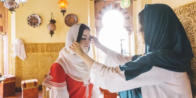 10 Tren Motif Mukena Terbaru yang Cantik dan Elegan, Pilihan Terbaik Dipakai di Hari Raya