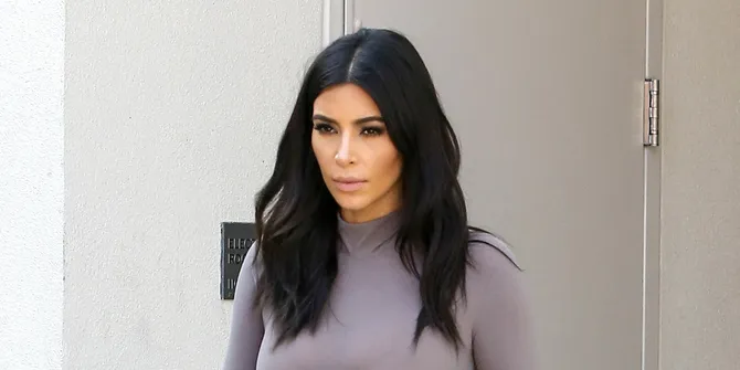 24 Tahun Berlalu, Wajah Kim Kardashian Tak Pernah Berubah!