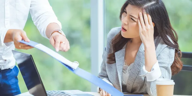 4 Kejadian Menyebalkan di Kantor yang Suka Bikin ‘Panas’, Relate Nggak Nih?