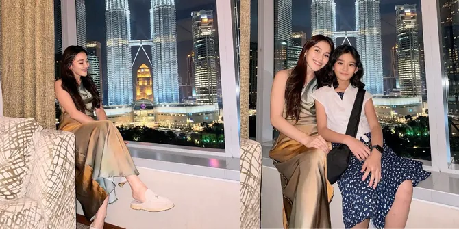 4 Potret Ayu Ting Ting Saat Liburan ke Malaysia, Tampil Kompak dengan sang Anak