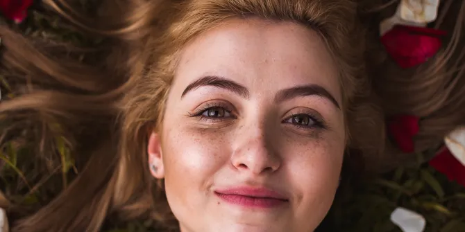 5 Cara Ampuh Mendapatkan Bibir Pink Alami Tanpa Lipstik!