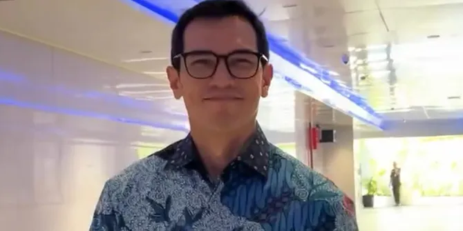 5 Potret Adrian Maulana ke Kantor Naik KRL dari Bintaro, Keluarkan Biaya Rp200.000 Sebulan - Bisa Hemat Rp 5 Juta