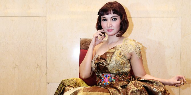 Zaskia Shinta  8 Goyangan Pedangdut Terheboh Versi 