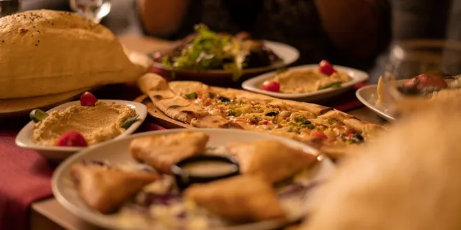 8 Resep Makanan Khas Ramadhan ala Asia Selatan dan Timur Tengah yang Populer di Indonesia, Wajib Dicoba di Rumah!