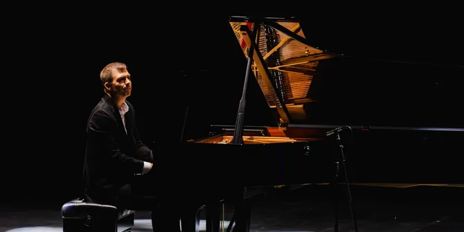 Adam Gyorgy Pukau Penonton Lewat Piano Recital di JIEXPO Grand Theatre Jakarta