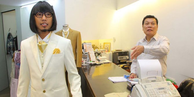 Ade Setiawan Fitting Baju Pernikahan - KapanLagi.com