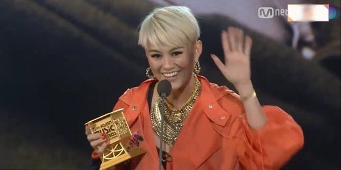 Agnez Mo Dapat Penghargaan dan Tampil di MAMA 2017